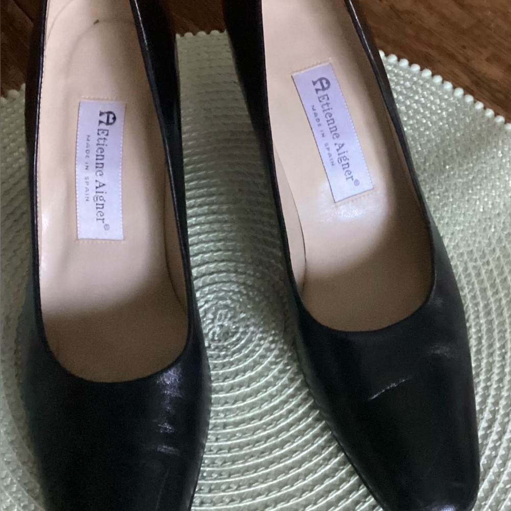 Etienne Aigner Classic Black Pumps